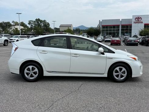 Used 2015 Toyota Prius Four w/ Deluxe Solar Roof Package FWD image 3