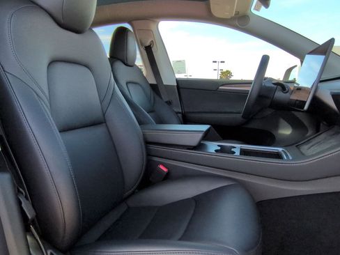 Used 2023 Tesla Model Y Long Range image 26