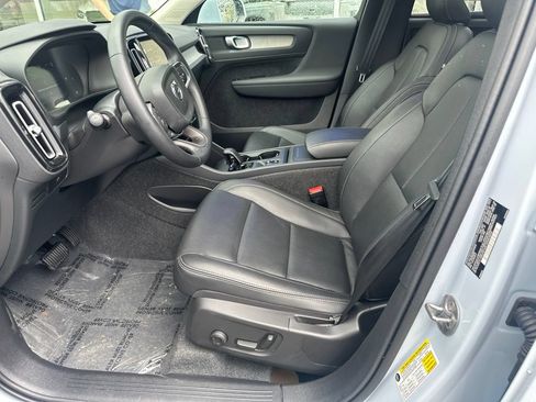 Used 2025 Volvo XC40 B5 Core AWD/4WD image 12