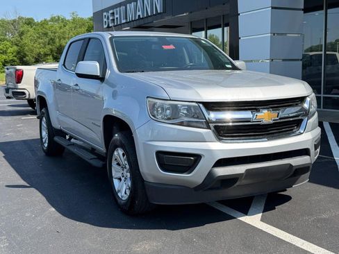 Used 2020 Chevrolet Colorado LT RWD image 2