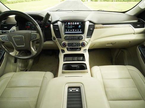 Used 2018 GMC Yukon Denali w/ Denali Ultimate Package AWD/4WD image 10