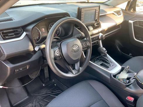 Used 2020 Toyota RAV4 LE image 17