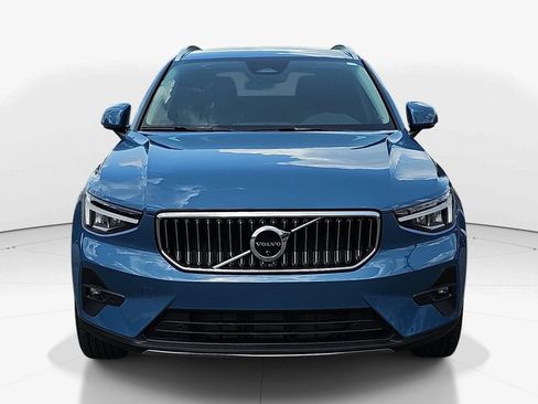 Used 2025 Volvo XC40 B5 Plus AWD/4WD image 12