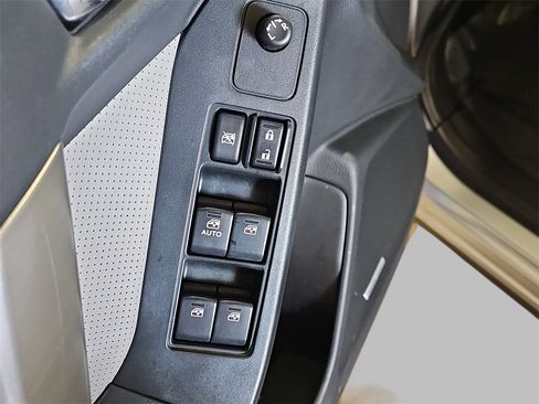 Used 2015 Subaru Forester 2.5i Touring w/ Eyesight & Navigation System image 28