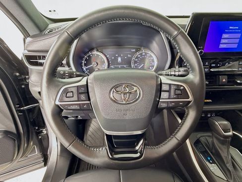 Used 2023 Toyota Highlander XSE AWD/4WD image 13