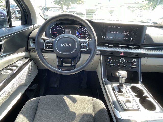 Certified 2024 Kia Carnival LX FWD image 11