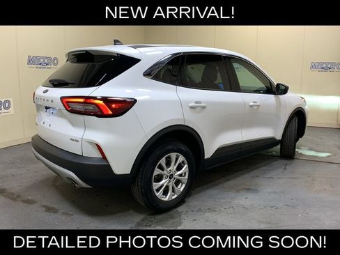Used 2023 Ford Escape Active AWD/4WD image 3