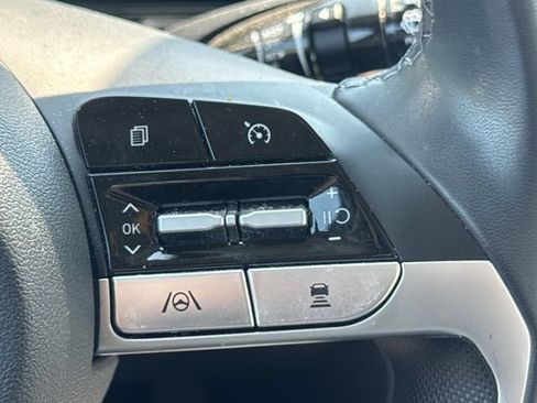 Used 2023 Hyundai Elantra Limited FWD image 29