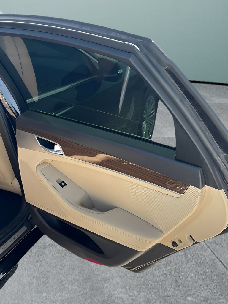 Used 2018 Genesis G80 3.8 RWD image 16