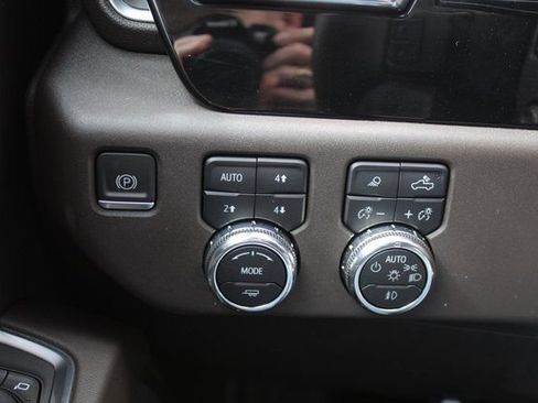 Used 2023 GMC Sierra 1500 SLT image 27