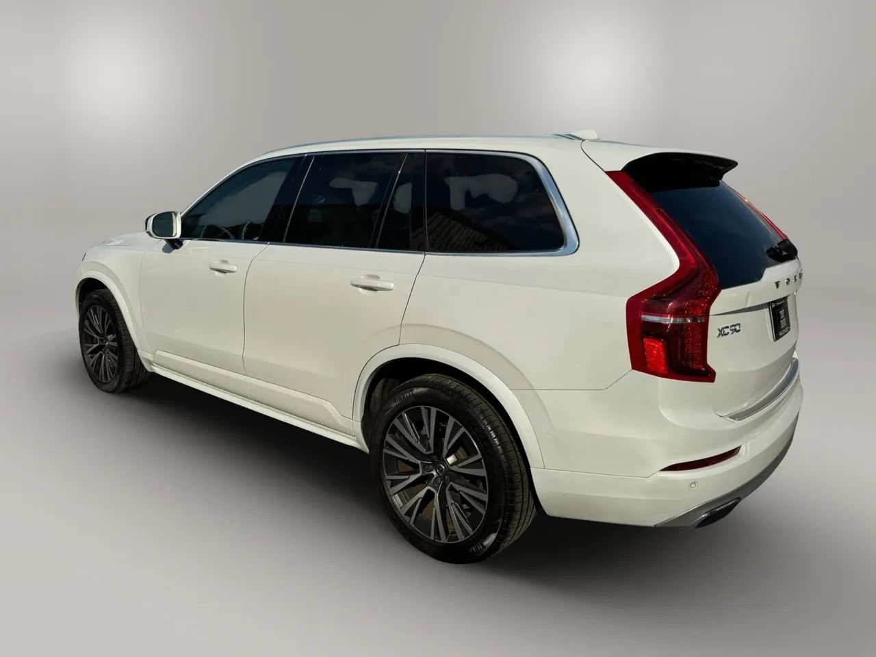 Used 2021 Volvo XC90 T6 Momentum w/ Protection Package Premier AWD/4WD image 9