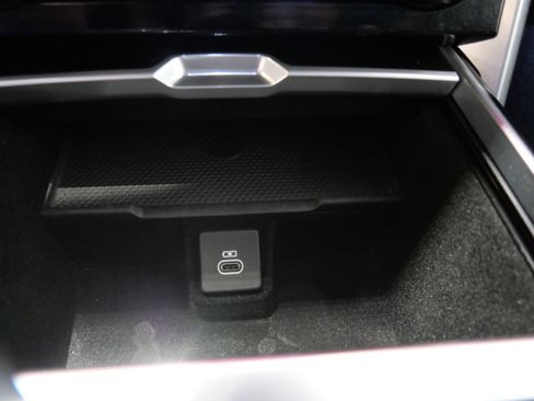 Certified 2023 Land Rover Range Rover SV AWD/4WD image 28
