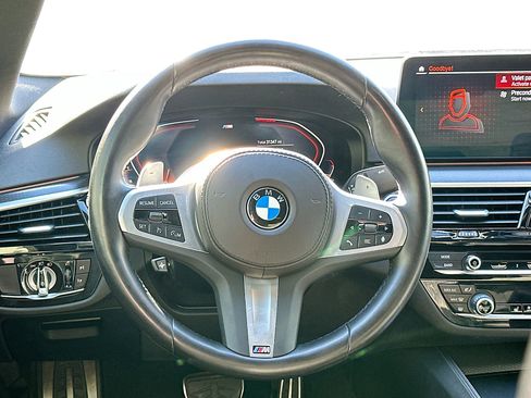 Used 2022 BMW 530i w/ M Sport Package image 18