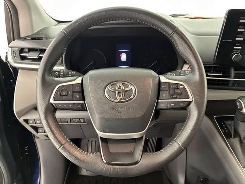 Used 2022 Toyota Sienna XLE FWD image 22