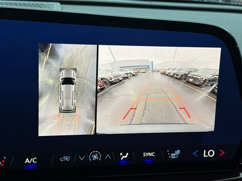 Used 2025 Chevrolet Traverse Z71 w/ Enhanced Driving Package image 15