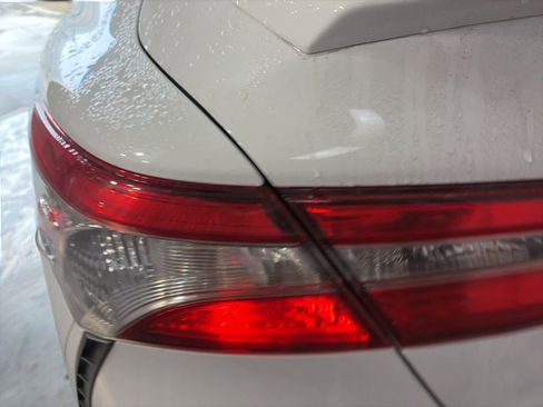 Used 2019 Toyota Camry SE image 12