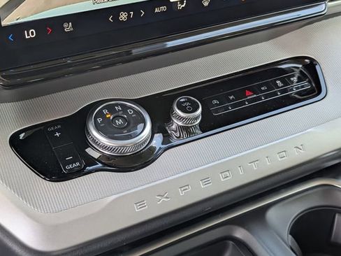 New 2025 Ford Expedition Active image 42