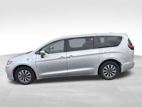 Used 2022 Chrysler Pacifica Touring-L FWD image 6