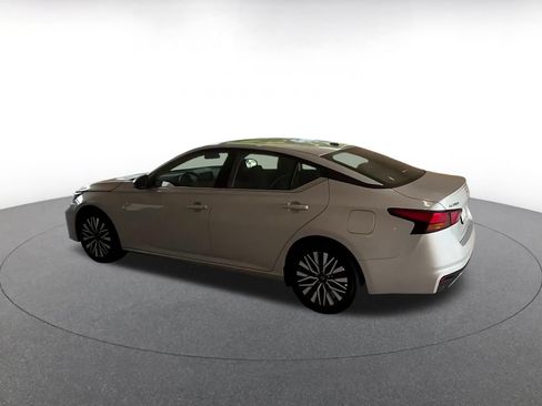 Used 2026 Nissan Altima 2.5 SV FWD image 10