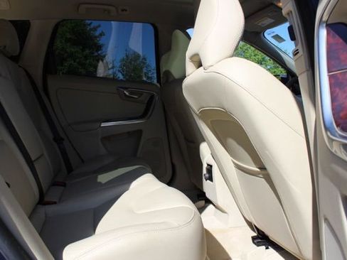 Used 2015 Volvo XC60 T6 w/ Proximity Package AWD/4WD image 18