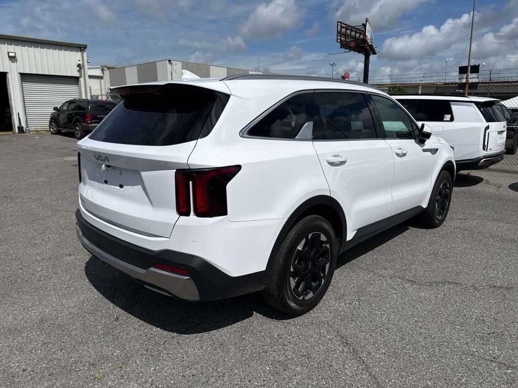Certified 2025 Kia Sorento S FWD image 8