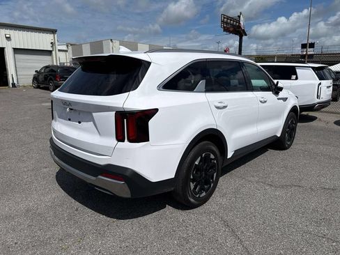 Certified 2025 Kia Sorento S FWD image 8