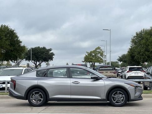 Used 2025 Kia K4 FWD image 3