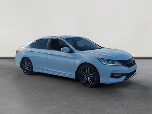 Used 2017 Honda Accord Sport image 7