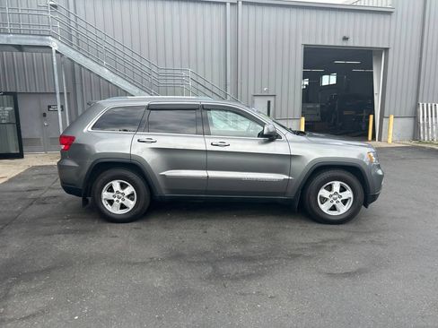 Used 2012 Jeep Grand Cherokee Laredo w/ Trailer Tow Group AWD/4WD image 2