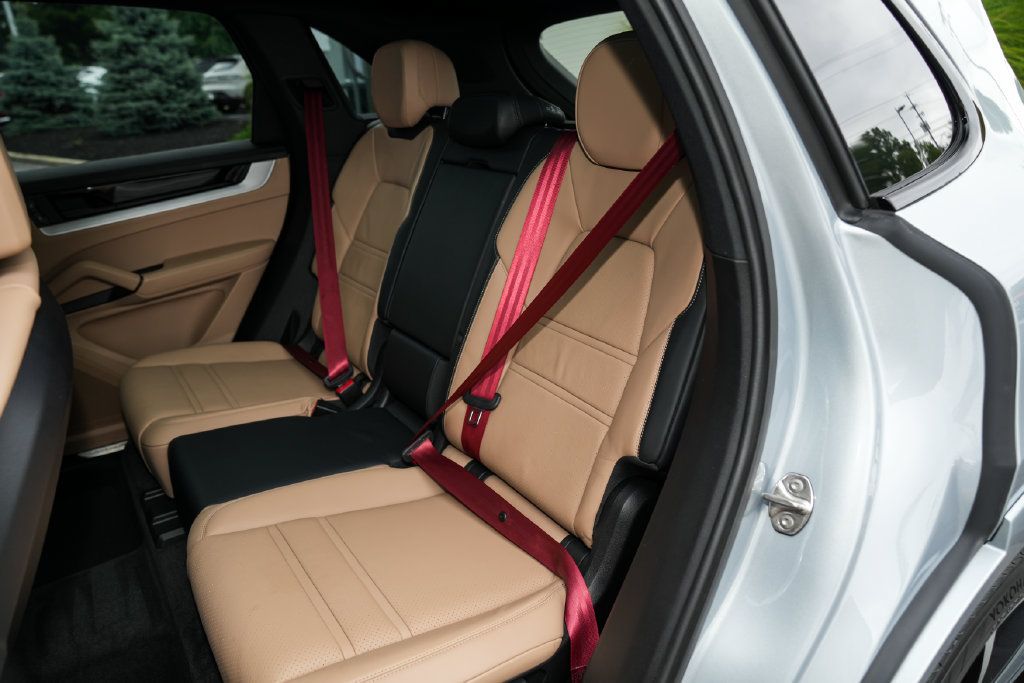 Certified 2024 Porsche Cayenne S AWD/4WD image 30
