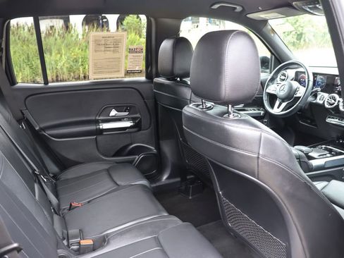 Used 2021 Mercedes-Benz GLB 250 image 24