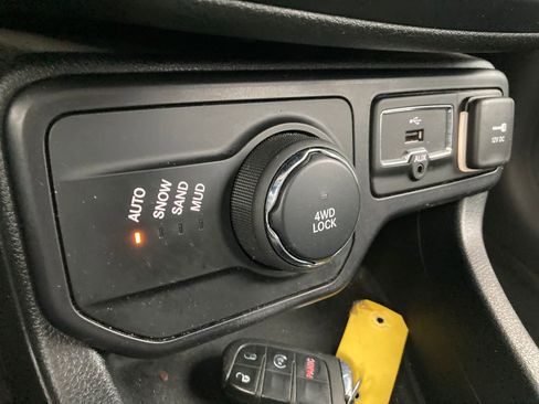 Used 2019 Jeep Renegade Sport image 37