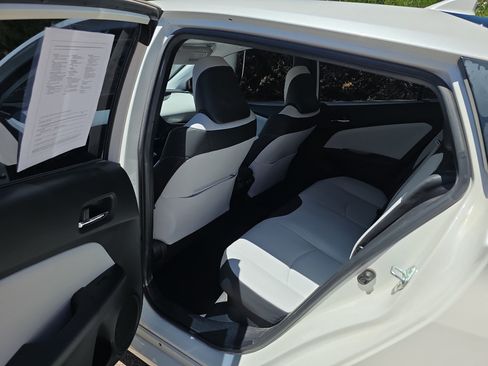 Used 2019 Toyota Prius XLE AWD/4WD image 15