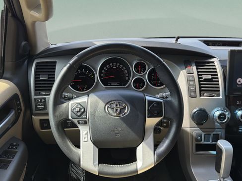 Used 2016 Toyota Sequoia Limited w/ Safety & Convenience Package image 15