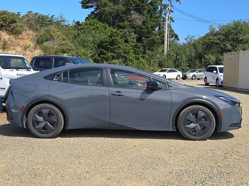 Used 2023 Toyota Prius Prime FWD image 3