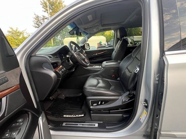 Used 2019 Cadillac Escalade Luxury AWD/4WD image 10