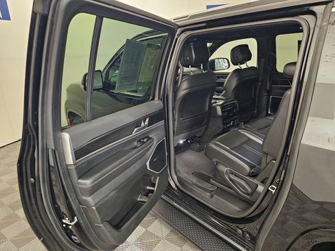 Used 2023 Jeep Wagoneer L 4WD image 26