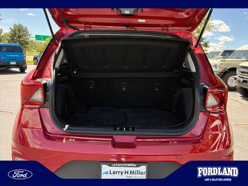 Used 2023 Hyundai Venue Limited FWD image 31