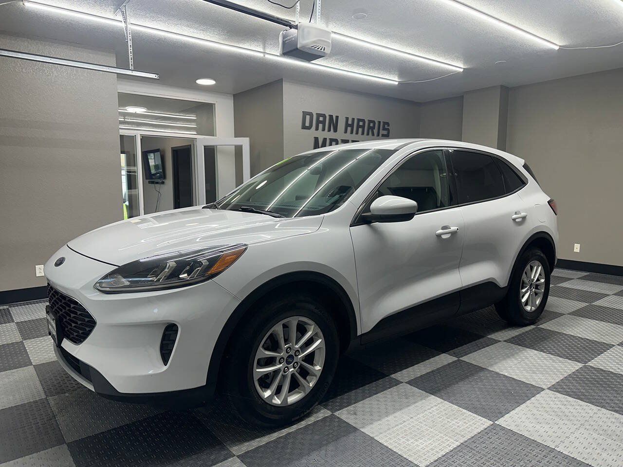 Used 2020 Ford Escape SE AWD/4WD image 2