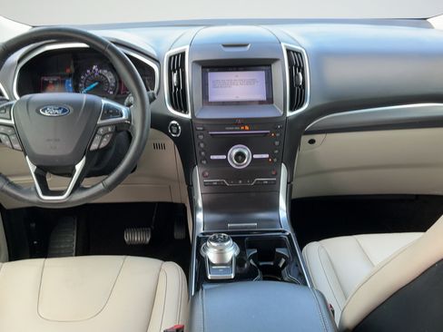Used 2019 Ford Edge Titanium FWD image 7