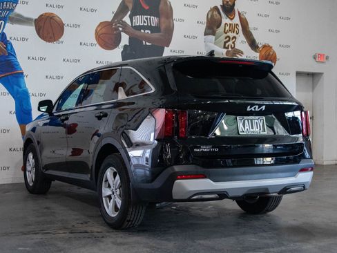 Used 2025 Kia Sorento LX FWD image 21