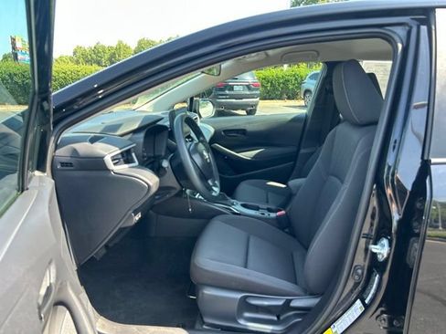 Used 2025 Toyota Corolla LE FWD image 15