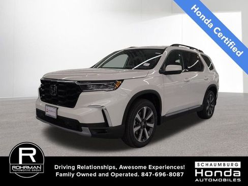 Used 2025 Honda Pilot Touring image 1