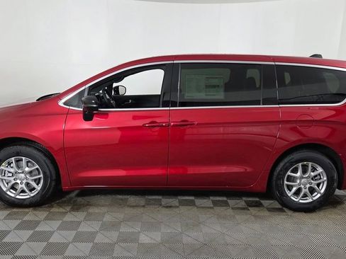 New 2026 Chrysler Pacifica Select image 4