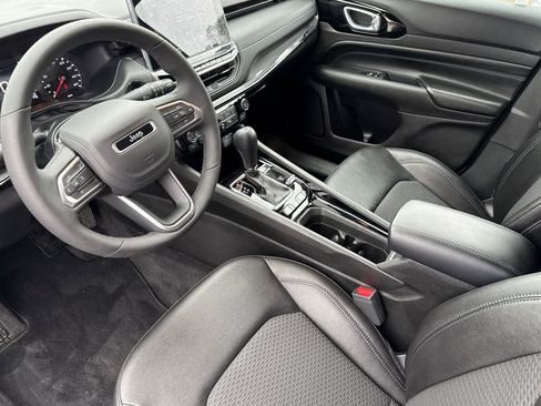 Used 2025 Jeep Compass Latitude w/ Altitude Special Edition image 10