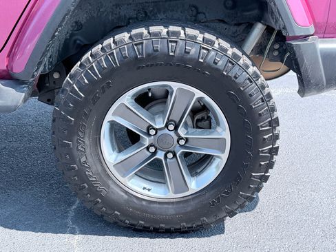 Used 2022 Jeep Wrangler Unlimited Sahara w/ Cold Weather Group AWD/4WD image 33