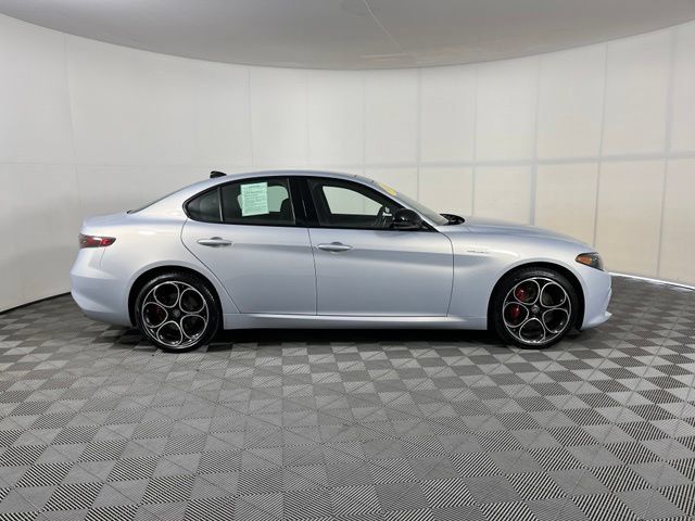Used 2026 Alfa Romeo Giulia AWD w/ Driving Assist Package image 8