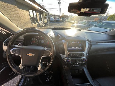 Used 2018 Chevrolet Suburban LT image 10