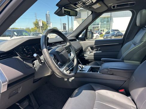 Used 2025 Land Rover Range Rover Long Wheelbase SE AWD/4WD image 16