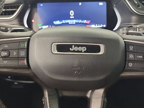 Used 2023 Jeep Grand Cherokee Limited AWD/4WD image 12